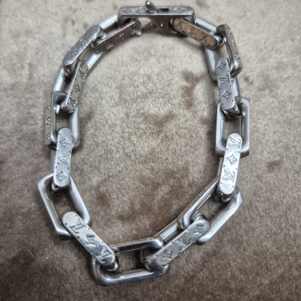 Elegant Silver Colour Metal Chain Bracelet and Necklace 100% Authentic